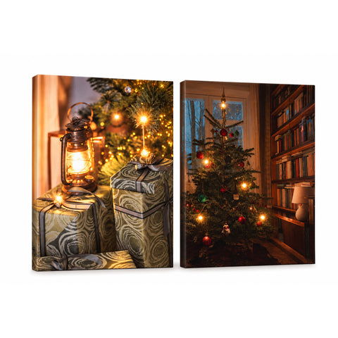 Świąteczne obrazy z oświetleniem LED, zestaw 2 szt., 30x40 cm: Święty Mikołaj, renifery, skrzat i drzewa, które się podświetlają, na baterie, z włącznikiem