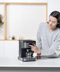 immagine-3-black-decker-macchina-per-caffe-espresso-macinato-con-pannello-touch-15l-850w-ean-8432406200067
